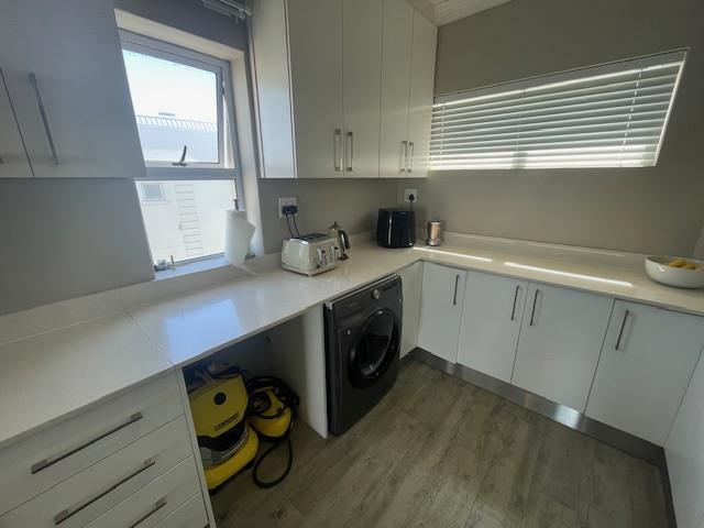 To Let 1 Bedroom Property for Rent in Big Bay Western Cape